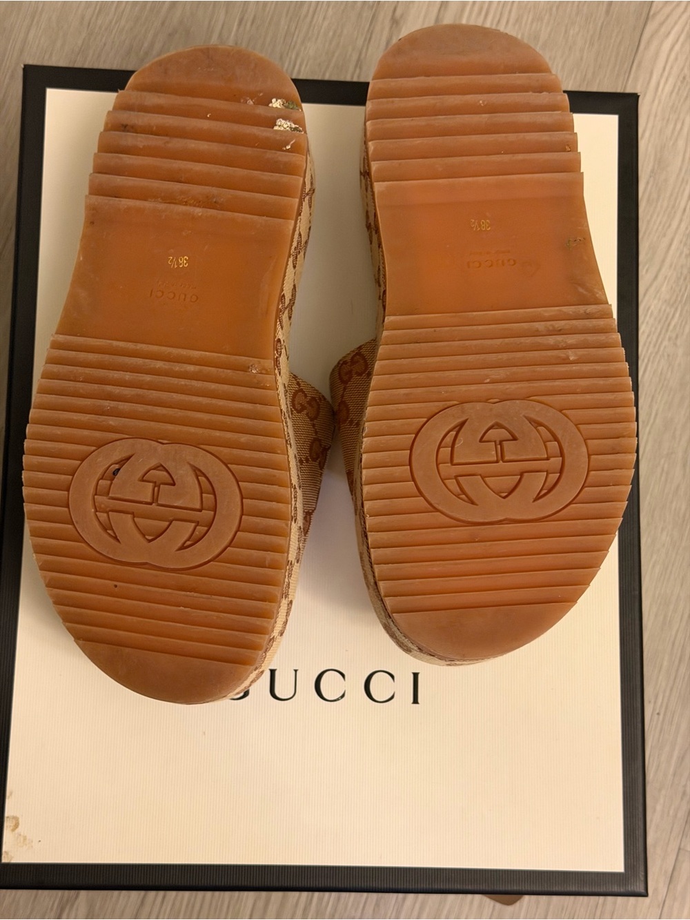 Gucci Platform beige GG monogram canvas slides with burgundy footbed - Picture 6 of 8